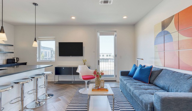 Rooftop + 1 Mile to Broadway | Carter 1BDR Suite