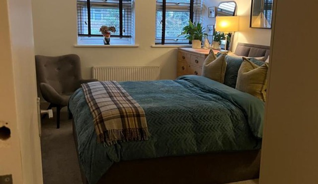 Room at Wallington Green for professionals, free parking, near station, 30 min to London Bridge, 27 min to LDN Victoria
