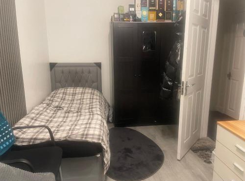 Room Younis