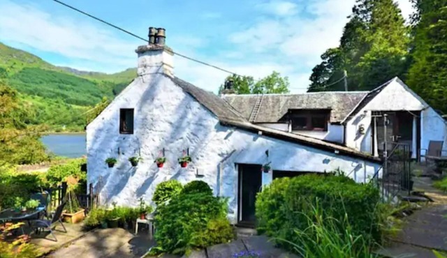Rowantree Cottage - sleeps 11 guests in 5 bedrooms