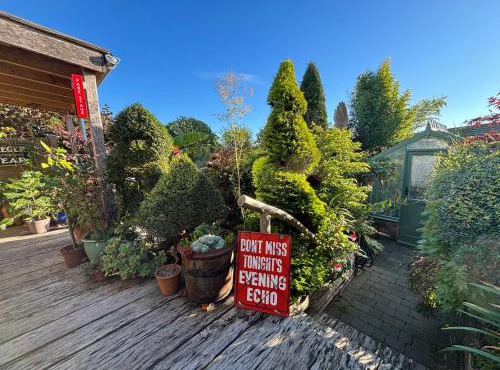 Rubys Retreat Stylish Log Cabin-Hidden Garden