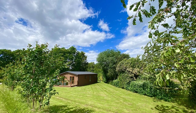 Rural Cheshire Luxury Lodge w/hot tub on a