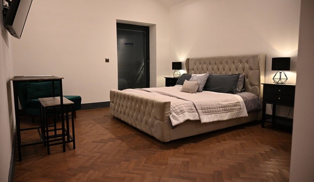 RURAL LUXURY ROOM WITH WETROOM and self catering facility