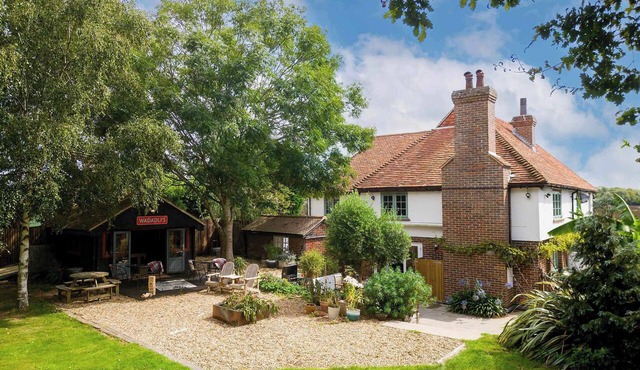 Rustic and Charming Country Cottage in Bosham