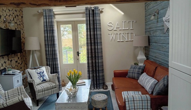 SALTWIND GRANARY, romantic, luxury holiday cottage in Clovelly