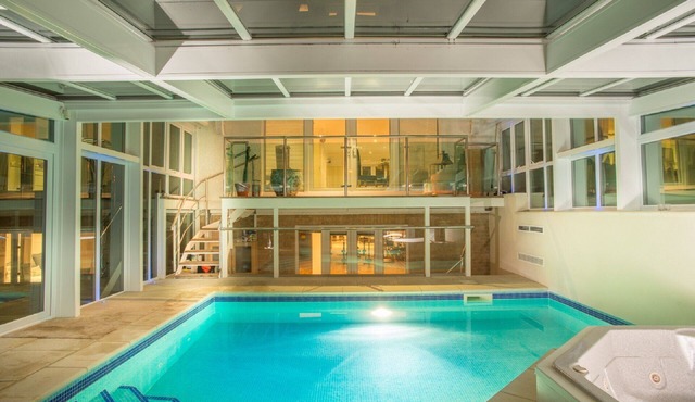 Sandbanks Peninsula Stunning Modern Luxury House - Heated Pool & Hot Tub