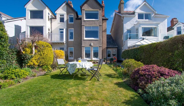 Sandbanks - Two Bedroom Cottage, Sleeps 3