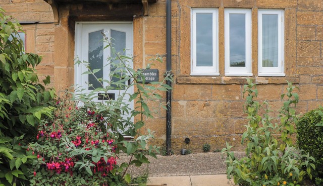 SCRAMBLES COTTAGE, pet friendly in Stoke-Sub-Hamdon, Somerset