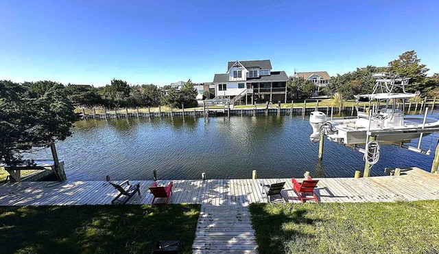 Sea-Esta Upstairs: A Couple's Getaway on the Canal