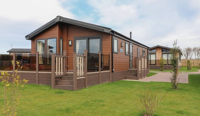 SEA HOLLY LODGE, pet friendly, with a garden in Runswick Bay