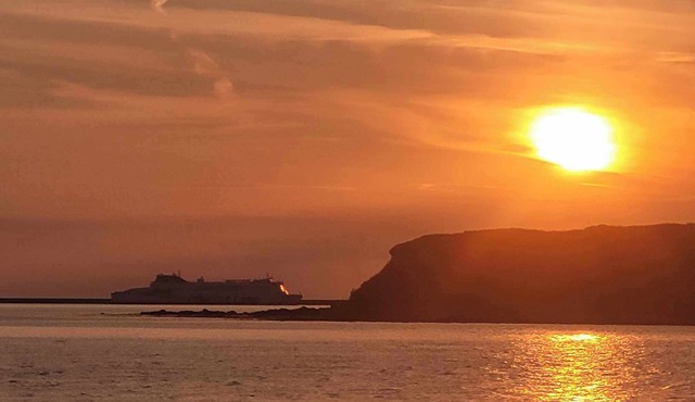 Sea view hut sleeps 4/6