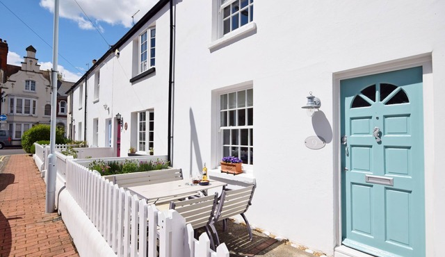 Seashell Cottage - Worthing - sleeps 4 guests in 2 bedrooms