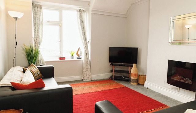 Seaside Escape: Peaceful 2BR in Picturesque Wales