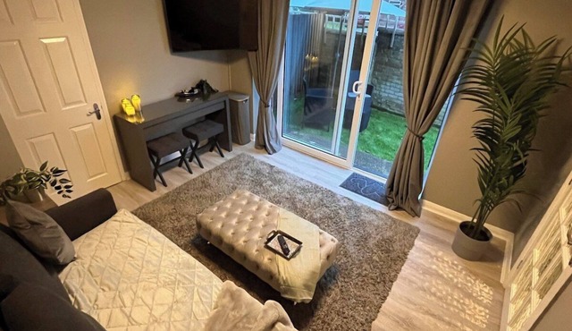 Secluded Cosy 1 bedroom Annex in Camberley