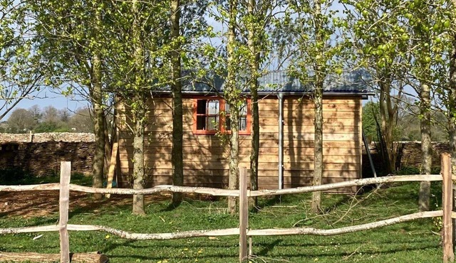 Secluded off grid Shepherd's Hut