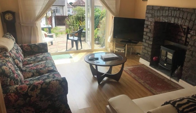 Self contained ground floor Garden Flat with parking and view of lighthouse