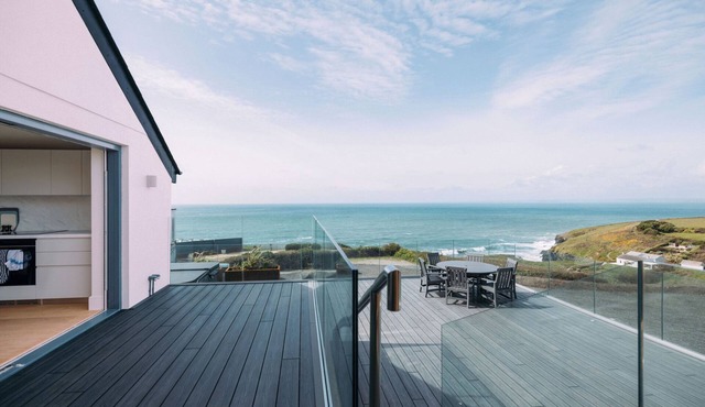 SHEARWATER, pet friendly, with pool in Mullion