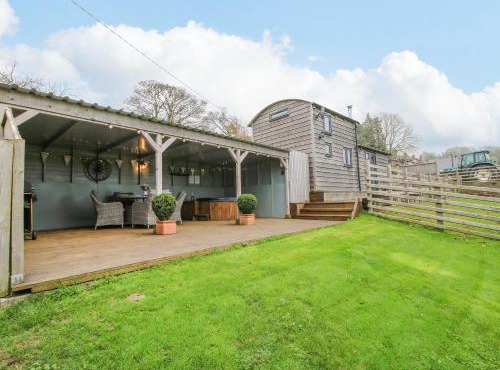 Shepherds Cabin at Titterstone Hot Tub & Dog-Friendly near Ludlow
