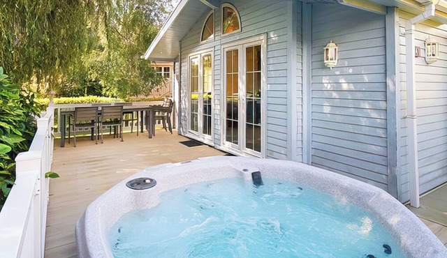 Signature 4 Plus Lodge (Pet)