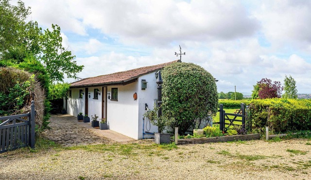 Siston Stables by STAE-Homes