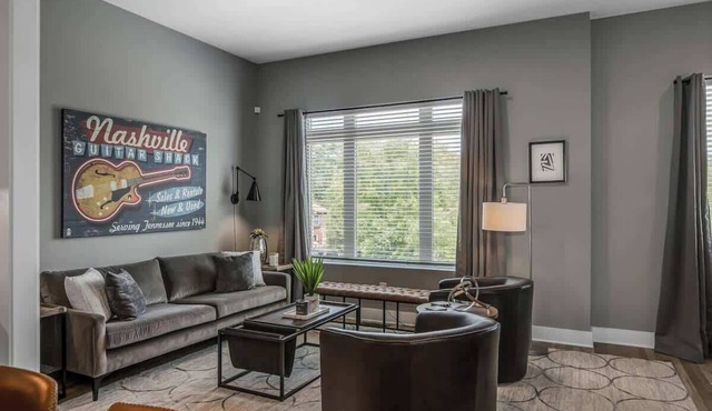 Skyline Serenity Spacious Nashville Retreat