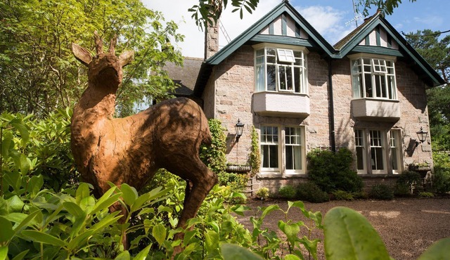 Sleeps 12 in 6 double bedrooms all en-suite