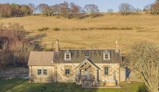 Sleeps 6 in 1 double bedroom and 2 twin rooms