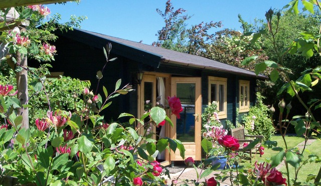 Sleeps2- FreeWiFi - WalkersParadise - South Facing