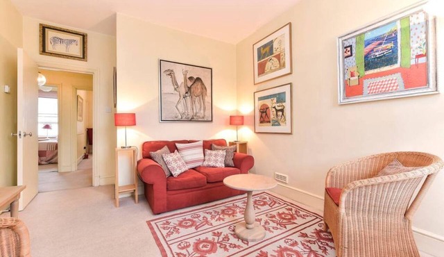 Smart flat near Pimlico Tube