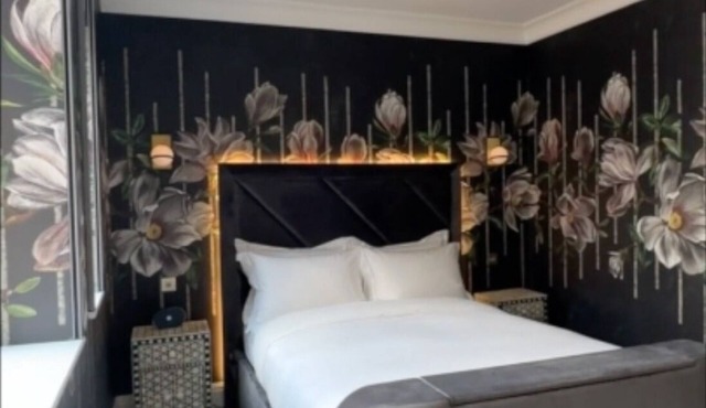 Soho Charm: Your London Adventure