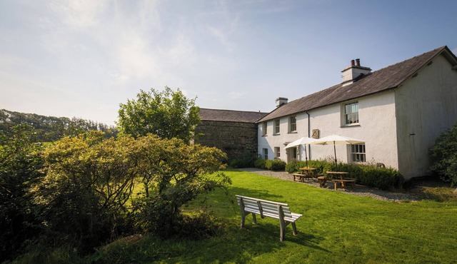 SOUTERSTEAD, pet friendly, with hot tub in Torver