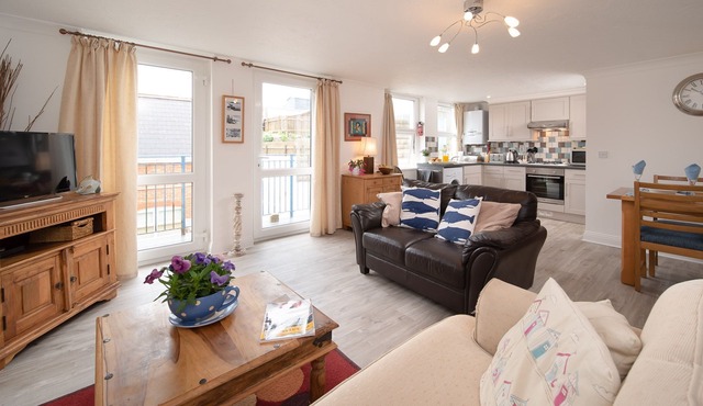 Spacious 2 bedroom apartment within walking distance of Woolacombe beach, complete with own parking