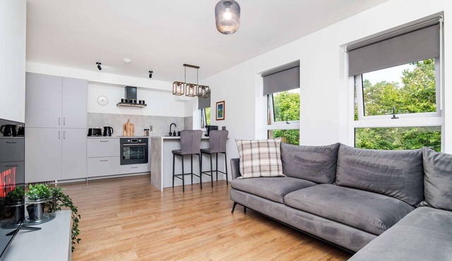 Spacious 2BR - Parking Near Edinburgh City Centre
