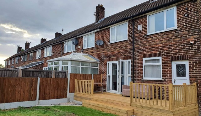 Spacious 3BR - Nr Clifton Train Station 5–10 min walk - Garden & Free Parking