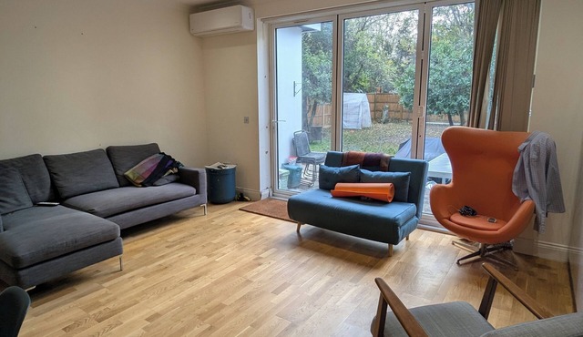 Spacious 4 BR Modern Flat + Garden in Willesden
