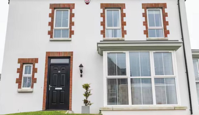 Spacious 4BR (Contractors Welcome-Parking-WIFI)