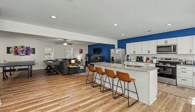 Spacious 4BR Home w/Game Room + Sleeps 10 10 Min to Downtown & Folly Beach