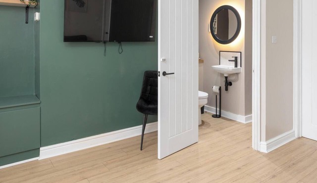 Spacious 4BR property | Near North Road Stn. | St