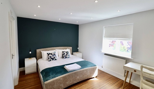 Spacious 5-Bedroom Home in Maidenhead