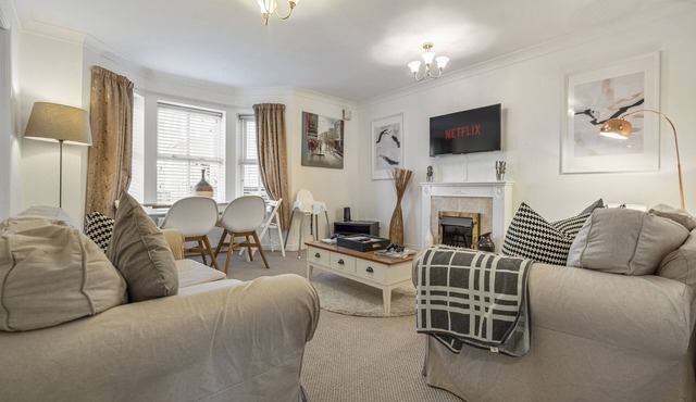 Spacious Apartment with Parking!
