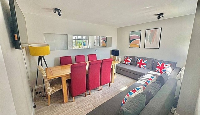 Spacious and Modern Eastcote Apartment
