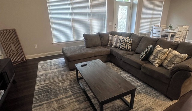 Spacious charming 4BR Crestview Home—Prime location in Crestview