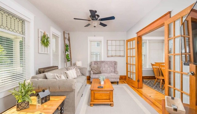 Spacious Downtown Character Home 4 bedroom 3 bath in Appleton