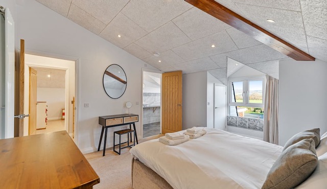 Spacious home near Bristol - Sauna & Court