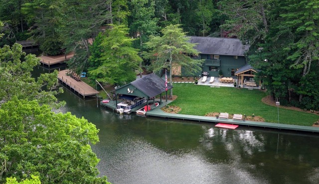 Spacious lakefront renovated retreat with putting green