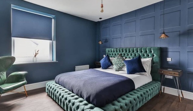 Spacious Luxe Pad+Games Room-Walk to town