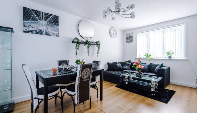 Spacious & luxurious 3-Bed House in Manchester