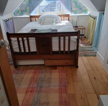 Spacious, pretty double room with ensuite near sea