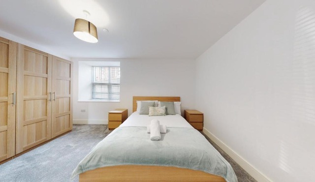 Spacious three bedroom apartment with Valley views