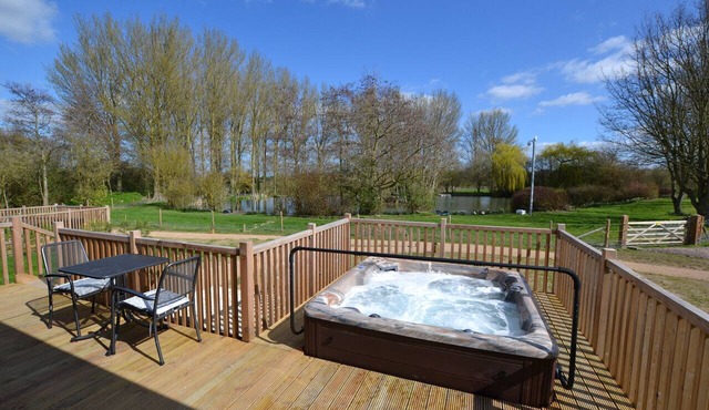 Sparrowhawk Luxury Lodge with Sauna and Hot Tub